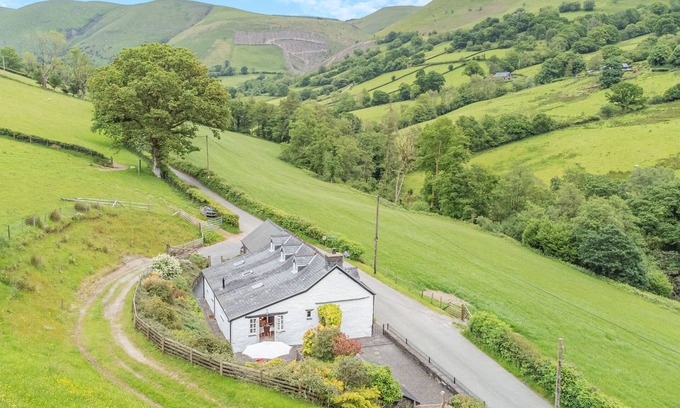 Mawddwy House | Ty Mawddwy - Three Bedroom House, Sleeps 6