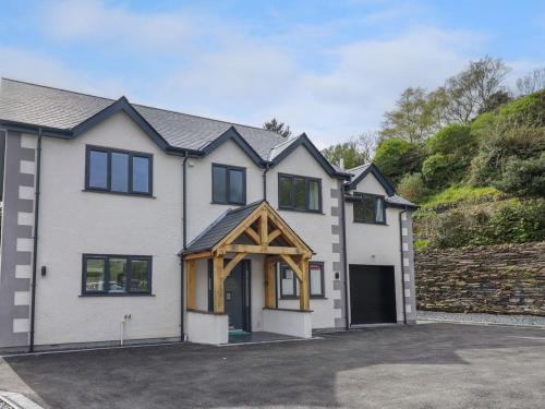 Penrhyndeudraeth House | Ty Mawr