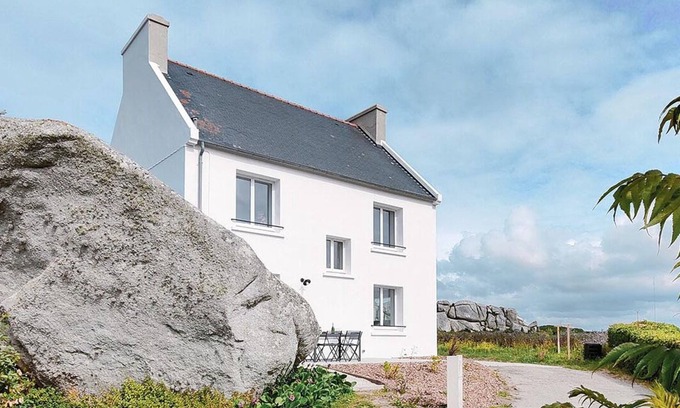 Kerlouan House | Ty Meham, 700m from the beach and Meneham, large quiet plot of land
