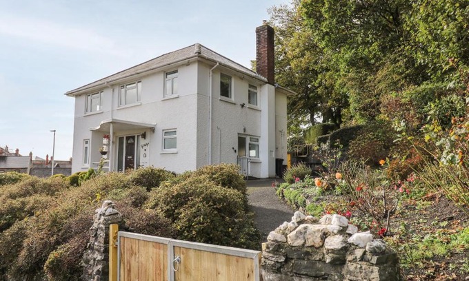 Aberystwyth House | Ty Melyn