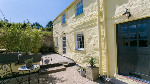 Beaumaris House | Ty Melyn