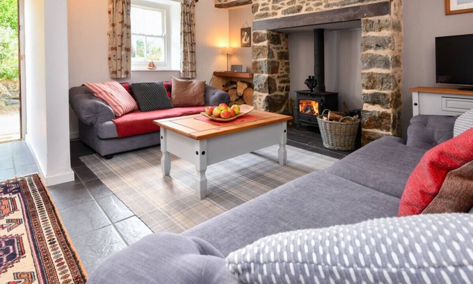 Bwlchtocyn House | Ty Melys - Two Bedroom House, Sleeps 4