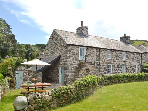 Llwyngwril House | Ty Newydd