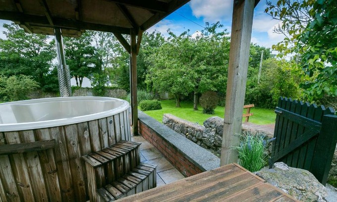 Pentraeth House | Ty'r Ardd