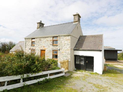 Rhoshirwaun House | Ty Rhos, Farm Stay, sleeps 4, Rhoshirwaun 2 miles from Aberdaron