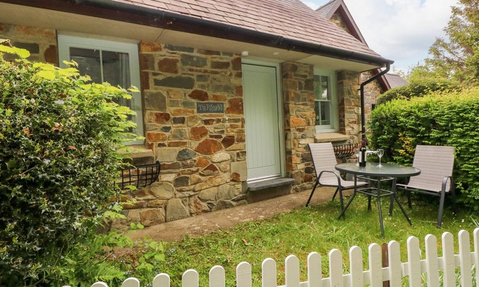 Newport Cottage | Ty Rhydd