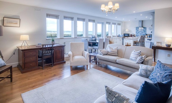 Crynant Apartment | Ty Seren - 2 Bedroom Apt - Bayview Oxwich