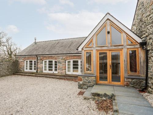 Newborough House | Ty Siam