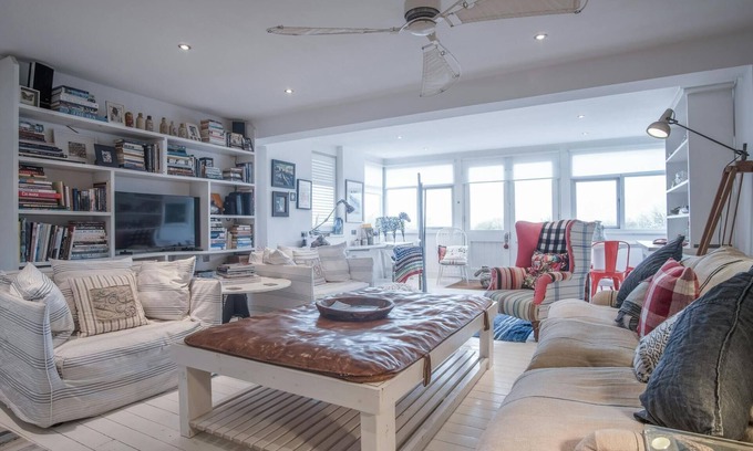Aberporth Cottage | Ty Y Mor, Aberporth - Two Bedroom Cottage, Sleeps 4