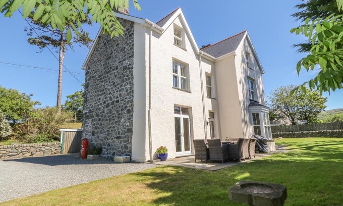 Talybont House | Tyddyn Goronwy