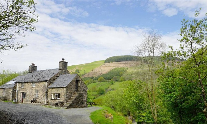 Mawddwy Cottage | Tyn Y Ceunant - Three Bedroom Cottage, Sleeps 6