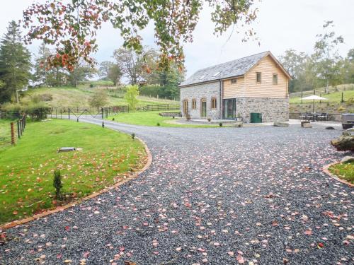 Llanbadarn Fynydd House | Tynddol Barn