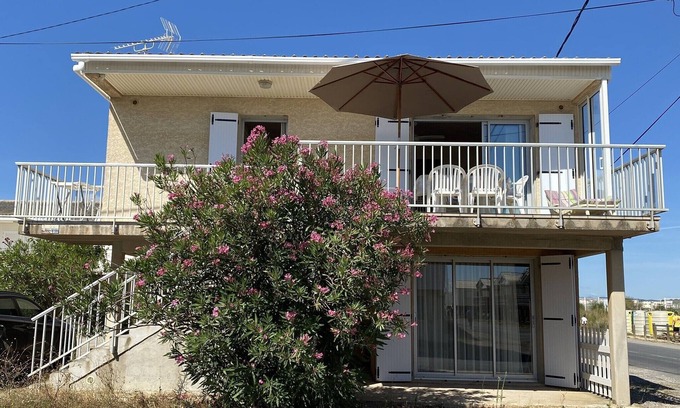 Ilot 10 Ski Chalet | Typical air-conditioned chalet for 6-8 people located 150m from the beach