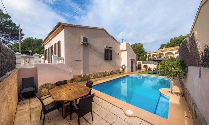 Son Moll House | Typical Majorcan town house with pool – Casa Manolo