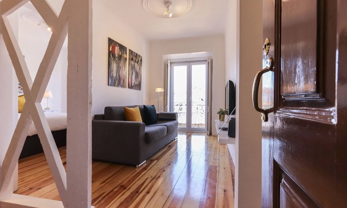 Sao Cristovao e Sao Lourenco Apartment | Typical Mouraria by Homing