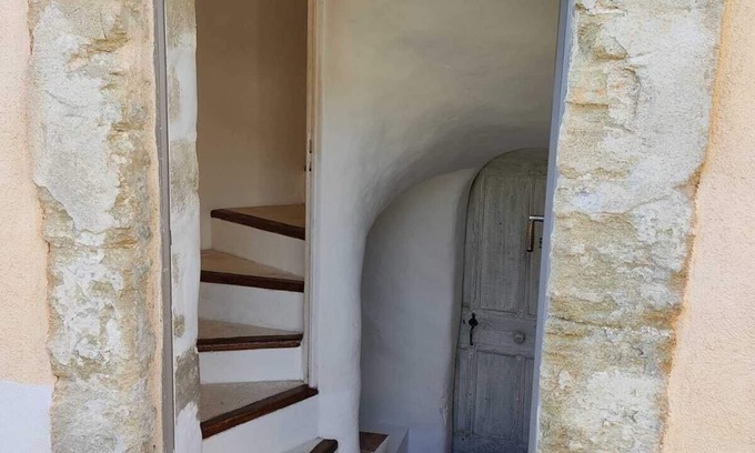 Malemort-du-Comtat House | Typical Provencal village house