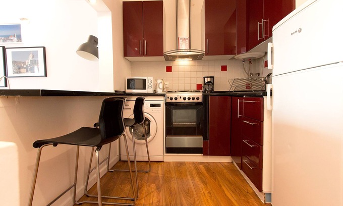 Alfama Apartment | Typical Tailor Made Flat in Central Graça