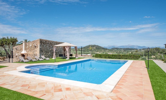 Sant Joan House | Typically Majorcan Villa “S'Era de Son Roig” with Garden, Pool & Wi-Fi