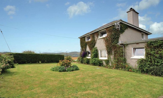 Aberdaron Cottage | Tyr Heddlu - Four Bedroom Cottage, Sleeps 8