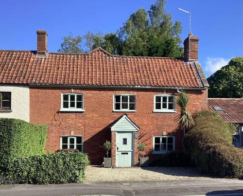 Glastonbury House | Tythe Barn Cottage