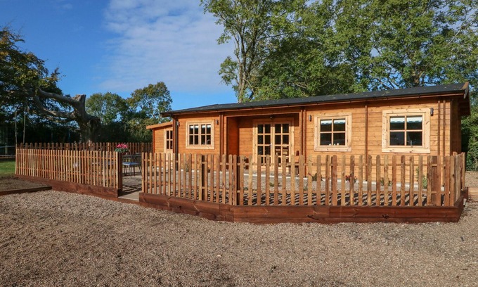 Sleaford Cottage | TYTHE LODGE, family friendly, character holiday cottage in Heckington