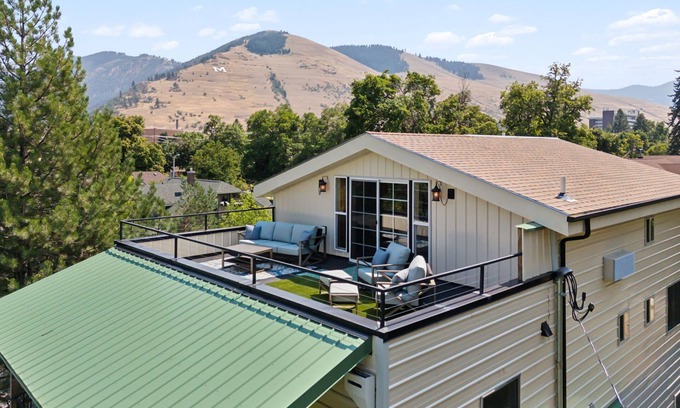 University District Apartment | U-District Duplex w/Rooftop Deck, Near Downtown & UMT