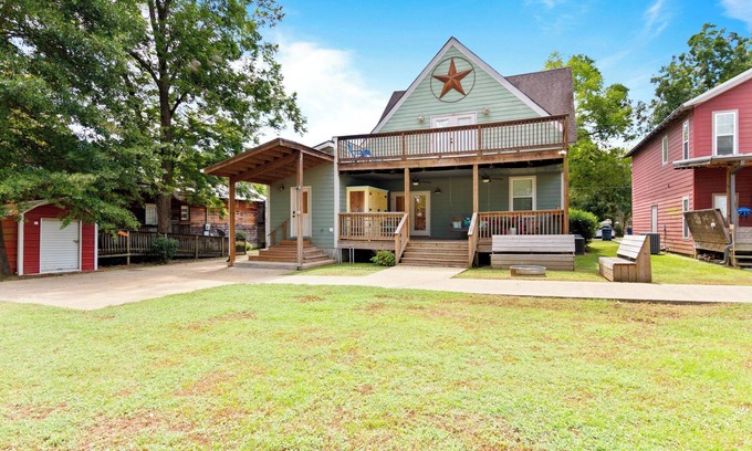 Tuscaloosa House | UA CAMPUS ADJACENT 4BEDROOM/4BATHROOM FARMHOUSE SLEEPS 8