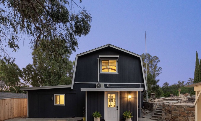 Rainbow CDP House | Uber to Wineries/Weddings+ PUPS! +mountain escape