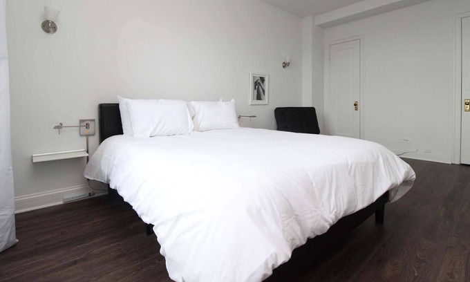 East Hyde Park Apartment | UChicago, Shops + Eats, Lake | Gym + W&D | Zencity