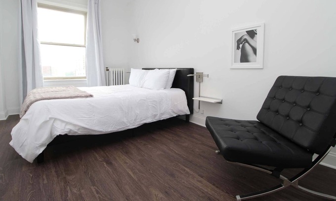 East Hyde Park Apartment | UChicago, Shops + Eats, Lake | Gym + W&D | Zencity