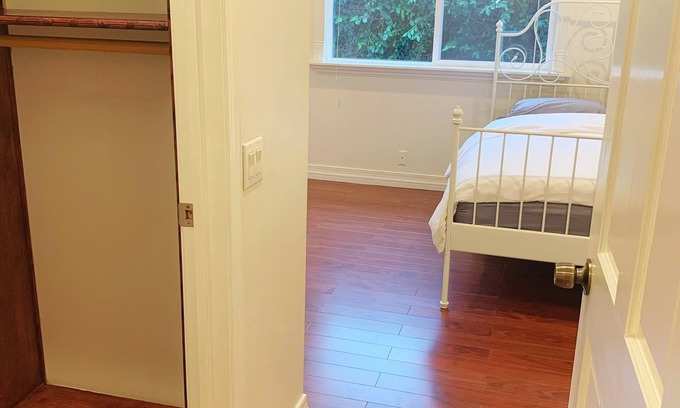 University Park House | UCI girl/walk to school/clean and quiet room