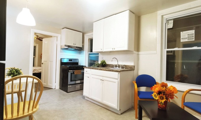 Spruce Hill House | UInn-At UPenn; 3A; living on the UPenn campus