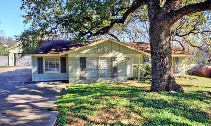 South Manchaca Apartment | Ultimate Austin Stay - 6BR Home w/Casita