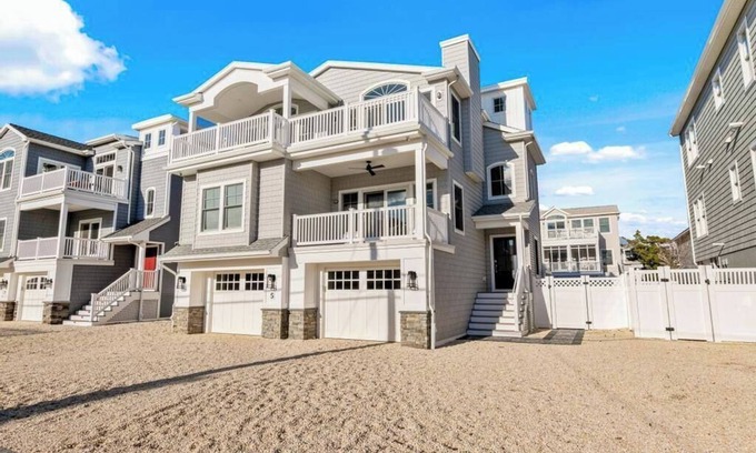 Holgate House | Ultimate Beach Getaway