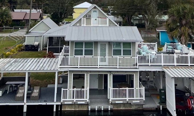 Taylor Creek Apartment | Ultimate Dock House w/Boat Parking