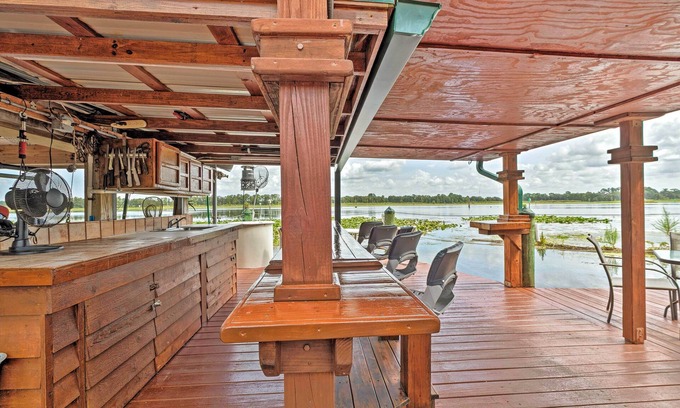 Citrus Springs House | Ultimate Fisher's Retreat on Lake Rousseau!