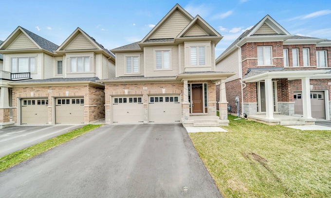 Kitchener House | Ultimate Luxe ~5BR & 5.5WR ~EV Charger ~Kitchener