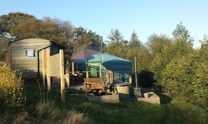 Cribyn Cabin | Ultimate Luxury Yurt Experience With Hot Tub - Lake Yurt