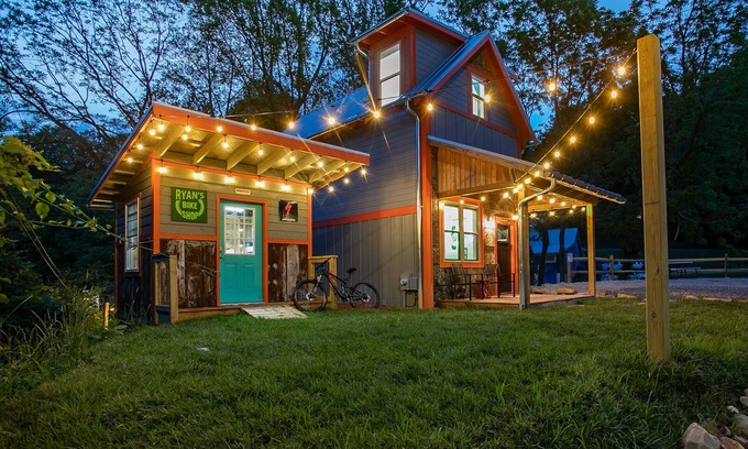 Brevard House | Ultimate Mountain Bikers Dream, walking distance to downtown Brevard