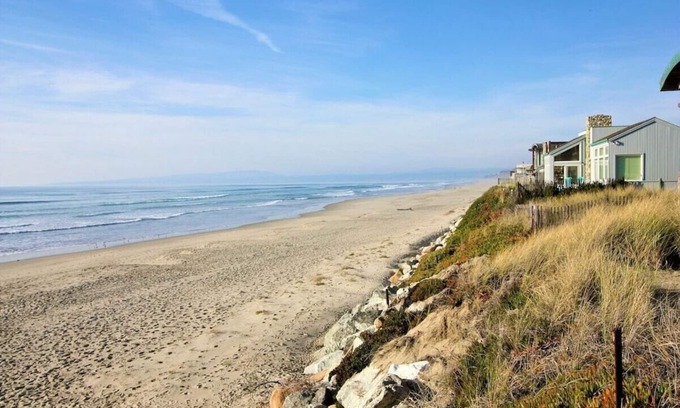 Watsonville House | Ultimate oceanfront cottage ~ pickleball and toys! * groceries delivery