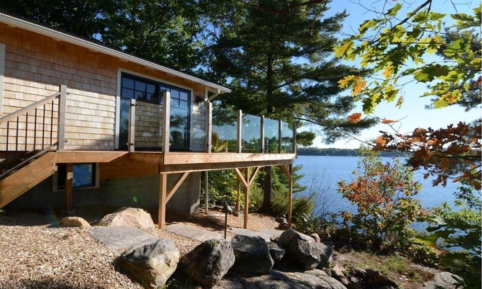 Bala Cottage | Ultimate Privacy! 2 Master Suites! Stunning views! 6 bdrm & Bunkie!