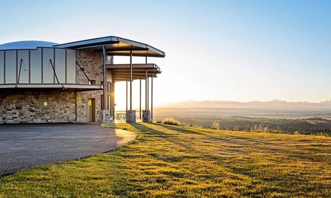 Ashton Cabin | Ultimate Retreat- 1 hr to Yellowstone- Hot tub+Theater+Pool Table+Air Hockey+Shu