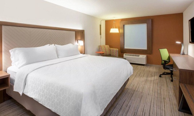 Tupelo House | Ultimate Retreat for Your Next Leisure Trip! -S