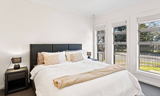 Clearview House | Ultra Luxury Mansion Near CBD