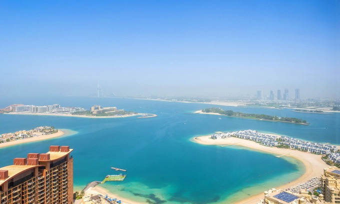 Palm Jumeirah Apartment | Ultra Luxury Palm Tower with Shared Hotel Facilities