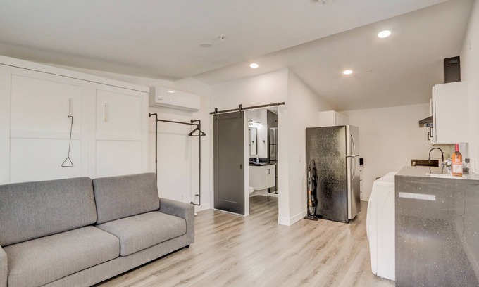 Beverly Green Apartment | ULTRA LUXURY STUDIO 2 BLOCKS OFF LAS VEGAS BLVD