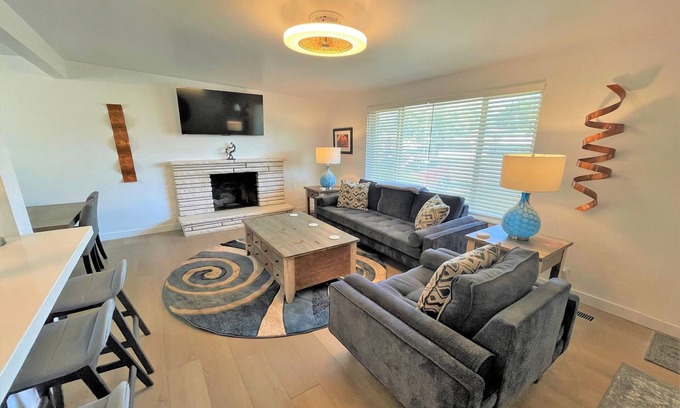 Millcreek House | Ultra Modern 7-bedroom House in a Quiet Neighborhood