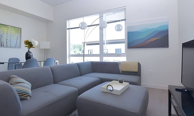 Downtown Apartment | Ultra Modern Redmond 1Bd 2| FastWifi | Gym|Sophari