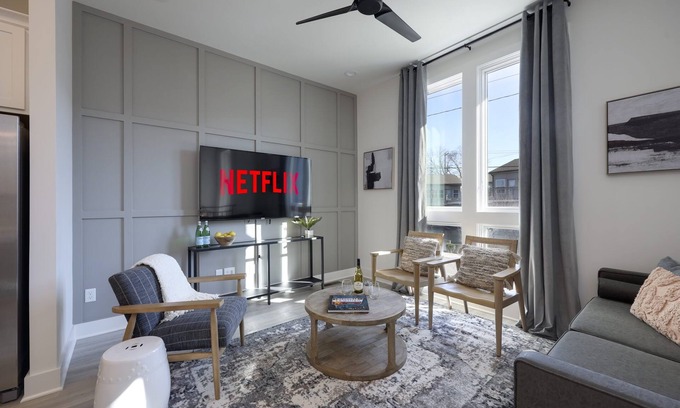 Maxwell House | Ultra Modern Townhome - Large Private Rooftop