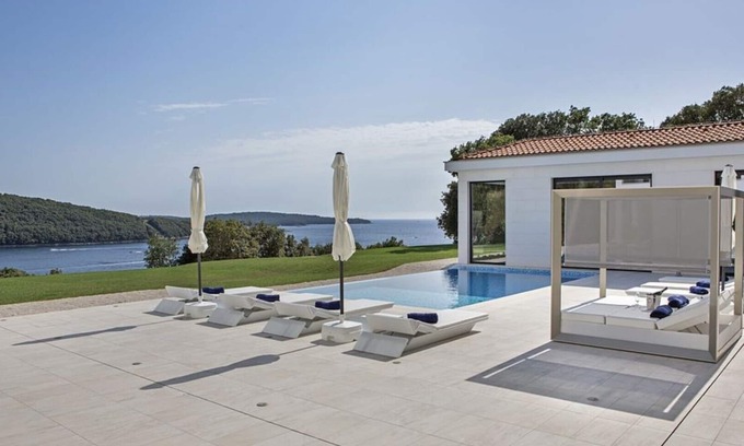 Municipality of Vrsar House | Ultra Sleek Villa Modern With 5 Rooms and Large Pool, Gym&Spa